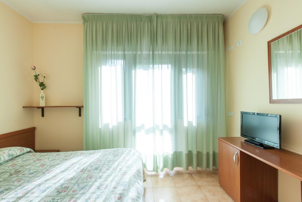 Hotel Fabbrini Абадиа Сан Салваторе Стая снимка