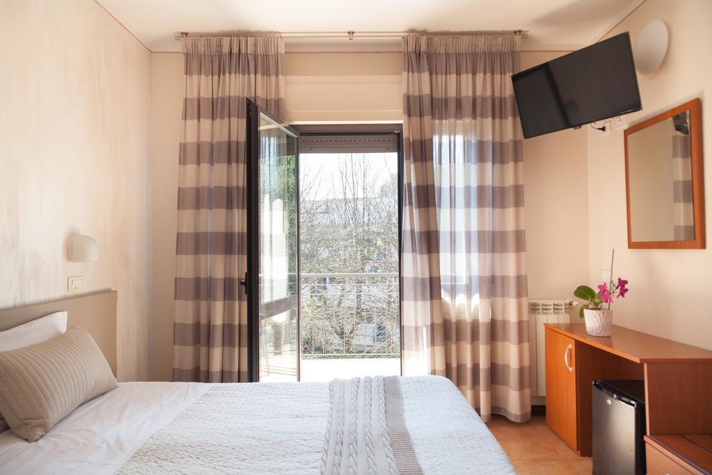 Hotel Fabbrini Абадиа Сан Салваторе Екстериор снимка