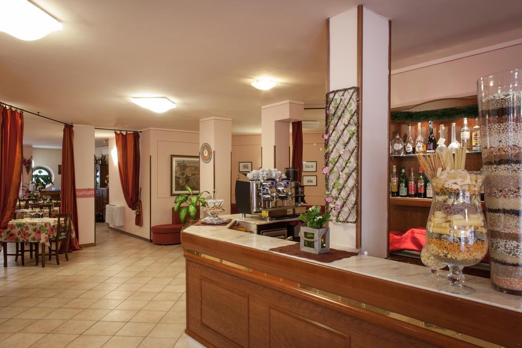 Hotel Fabbrini Абадиа Сан Салваторе Екстериор снимка