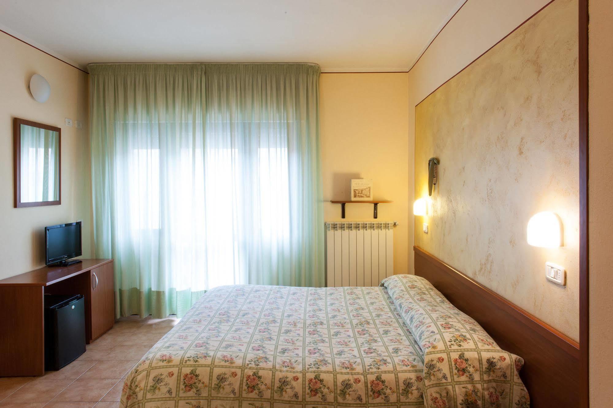 Hotel Fabbrini Абадиа Сан Салваторе Екстериор снимка