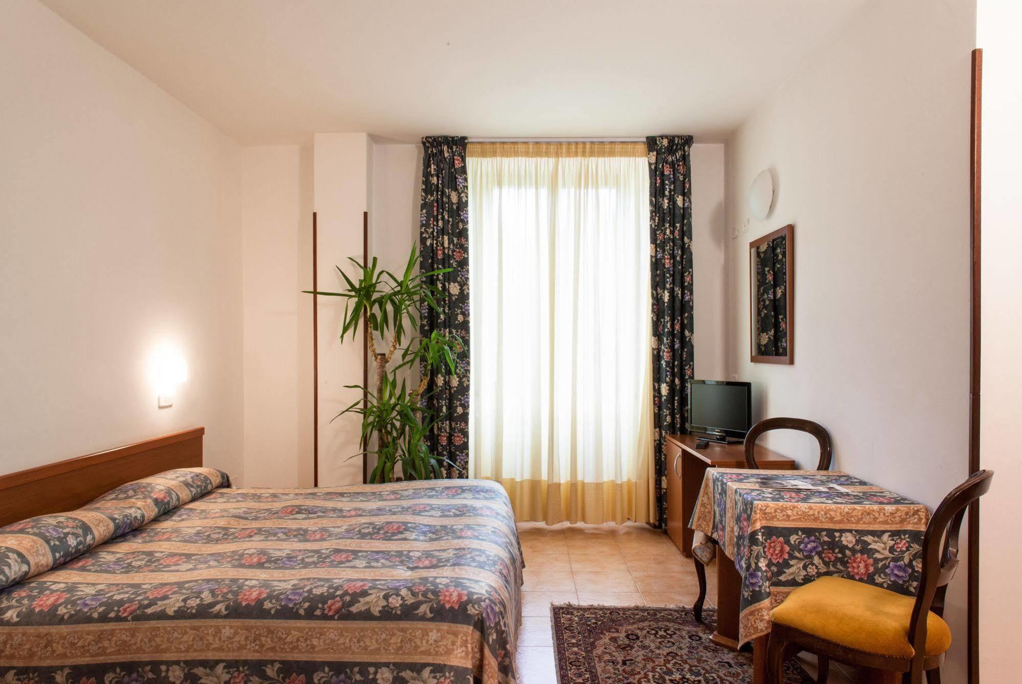 Hotel Fabbrini Абадиа Сан Салваторе Екстериор снимка