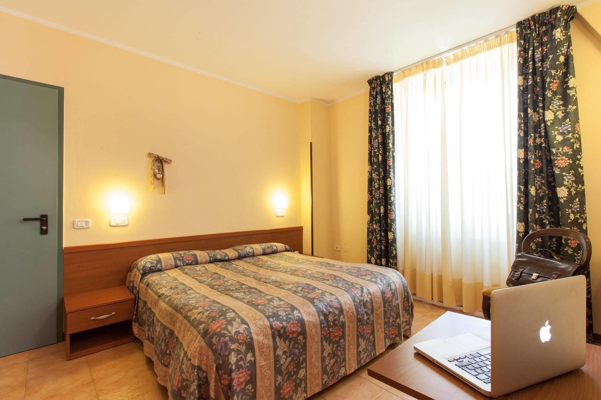 Hotel Fabbrini Абадиа Сан Салваторе Екстериор снимка