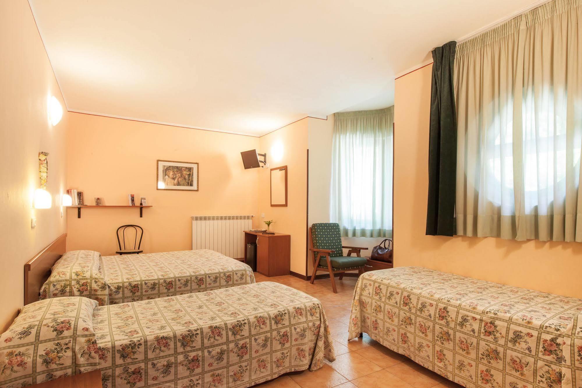 Hotel Fabbrini Абадиа Сан Салваторе Екстериор снимка