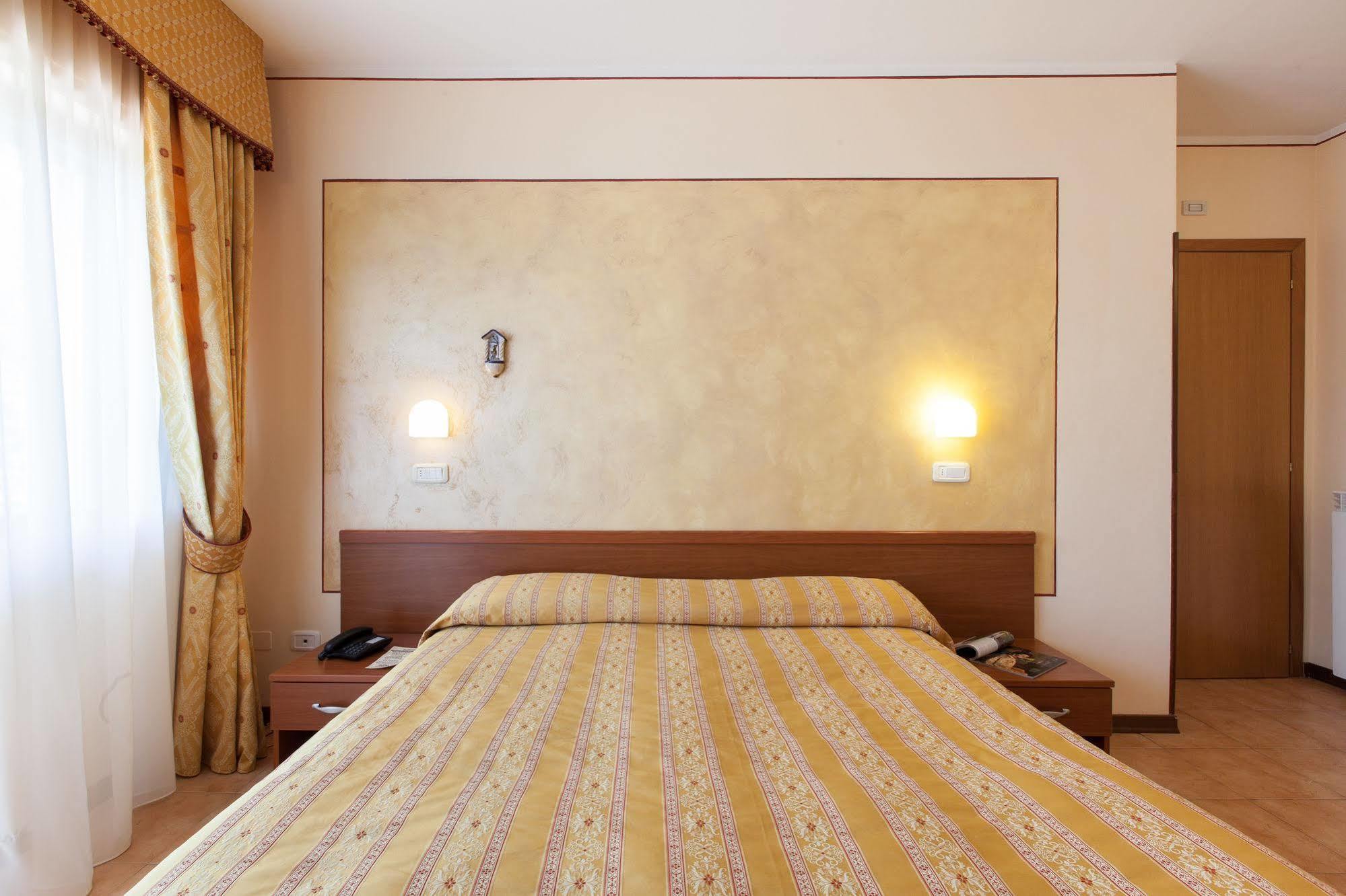 Hotel Fabbrini Абадиа Сан Салваторе Екстериор снимка