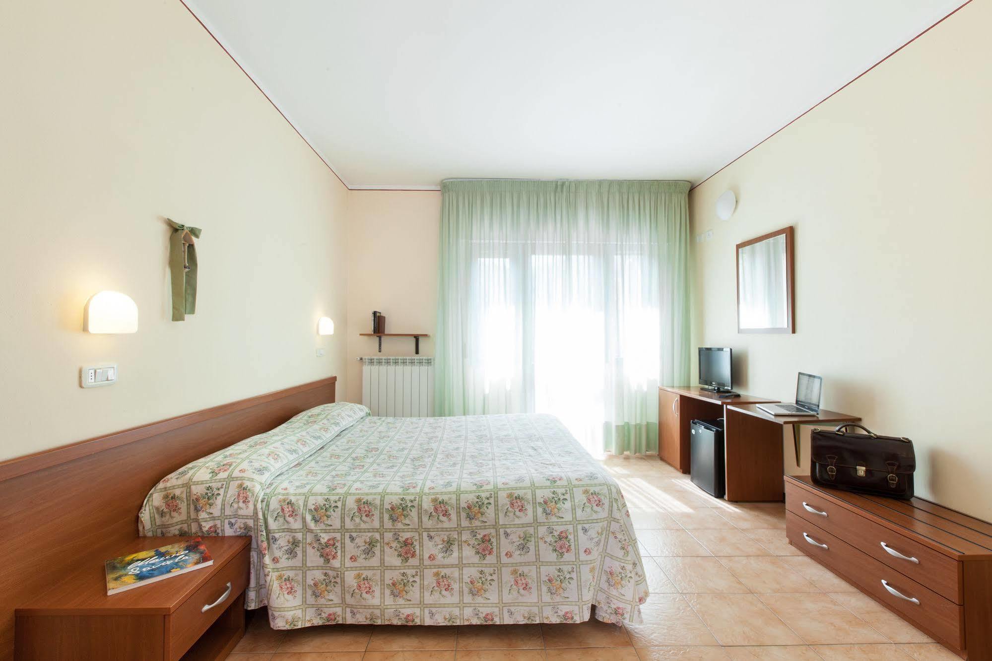 Hotel Fabbrini Абадиа Сан Салваторе Екстериор снимка