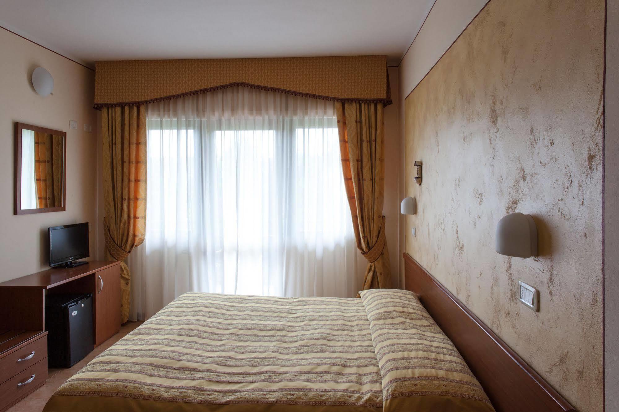 Hotel Fabbrini Абадиа Сан Салваторе Екстериор снимка